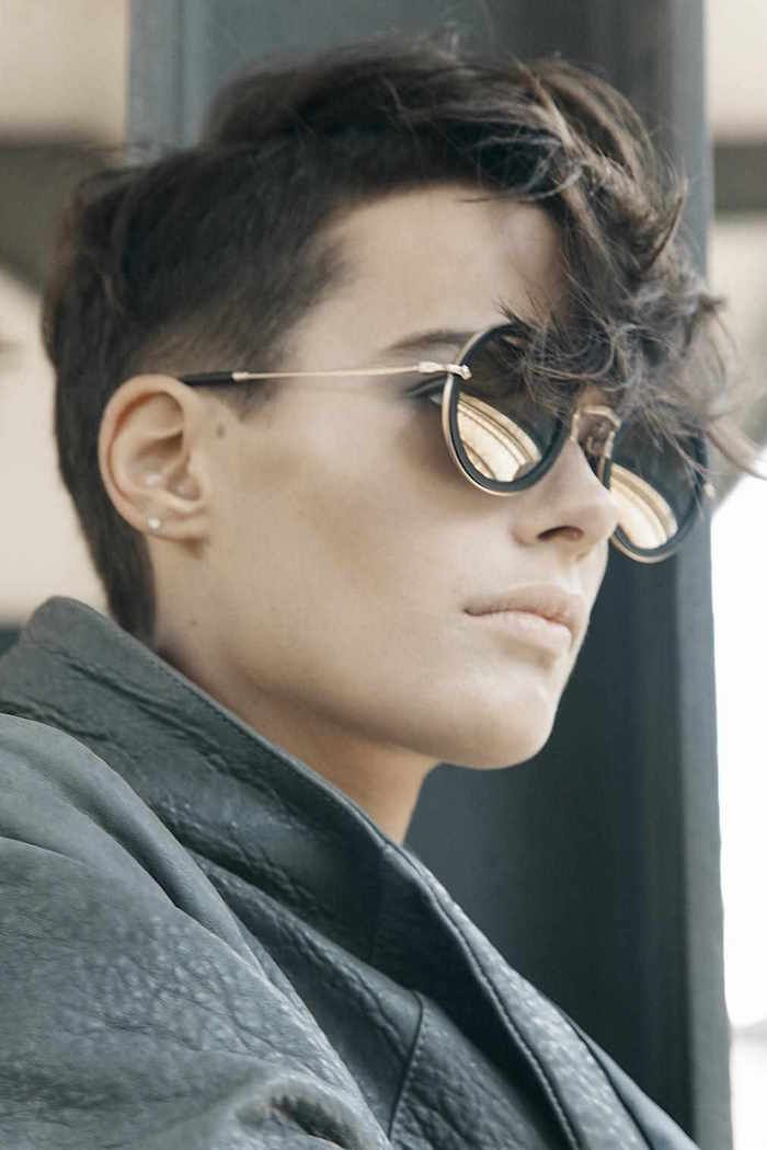 Idee Coiffure Coupe Courte Moderne Femme Avec Cote En Degrade Et