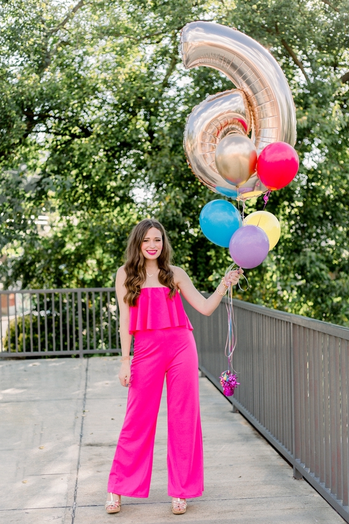 tenue de soirée femme pantalon combinaison rose fuschia vêtements party cocktail célébration fête anniversaire mode