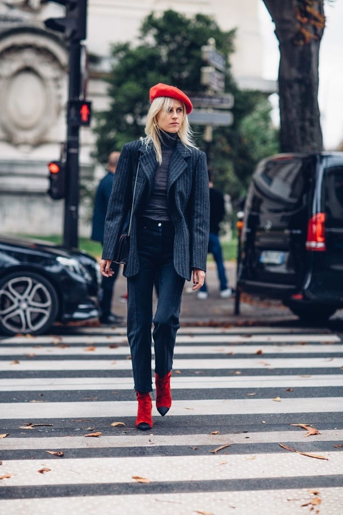 comment porter le beret rouge style femme pantalon noir taille haute pull blazer oversize noir bottines velours rouge