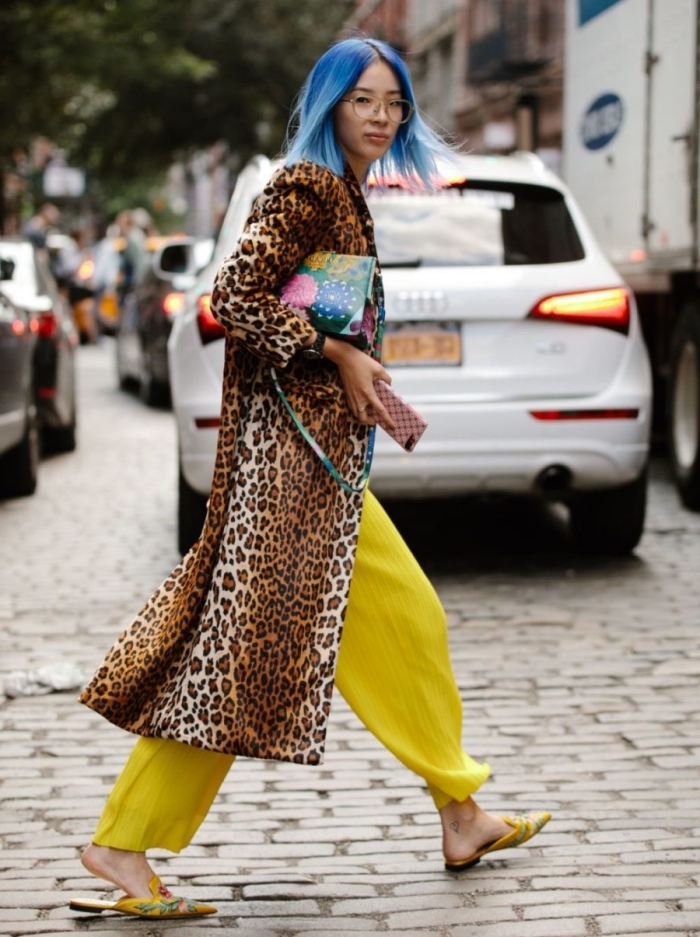 pantalon fluide jaune couleur mode 2021 tissu leopard manteau long accessoire sac motifs floraux