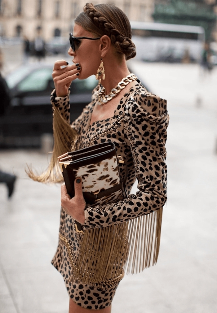 robe manches franges vetement leopard tendance robe chic extravagante boucles d oreilles pendantes