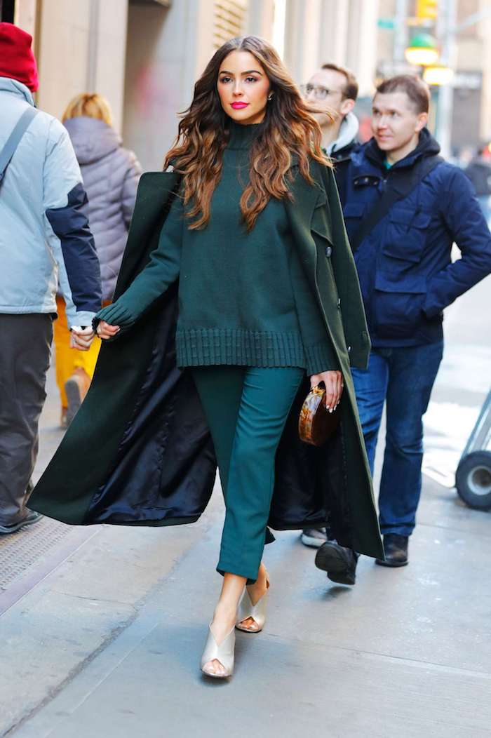 Célébrité tenue vert olive, tendance 2019 pantalon carotte femme, porter un pantalon et manteau long